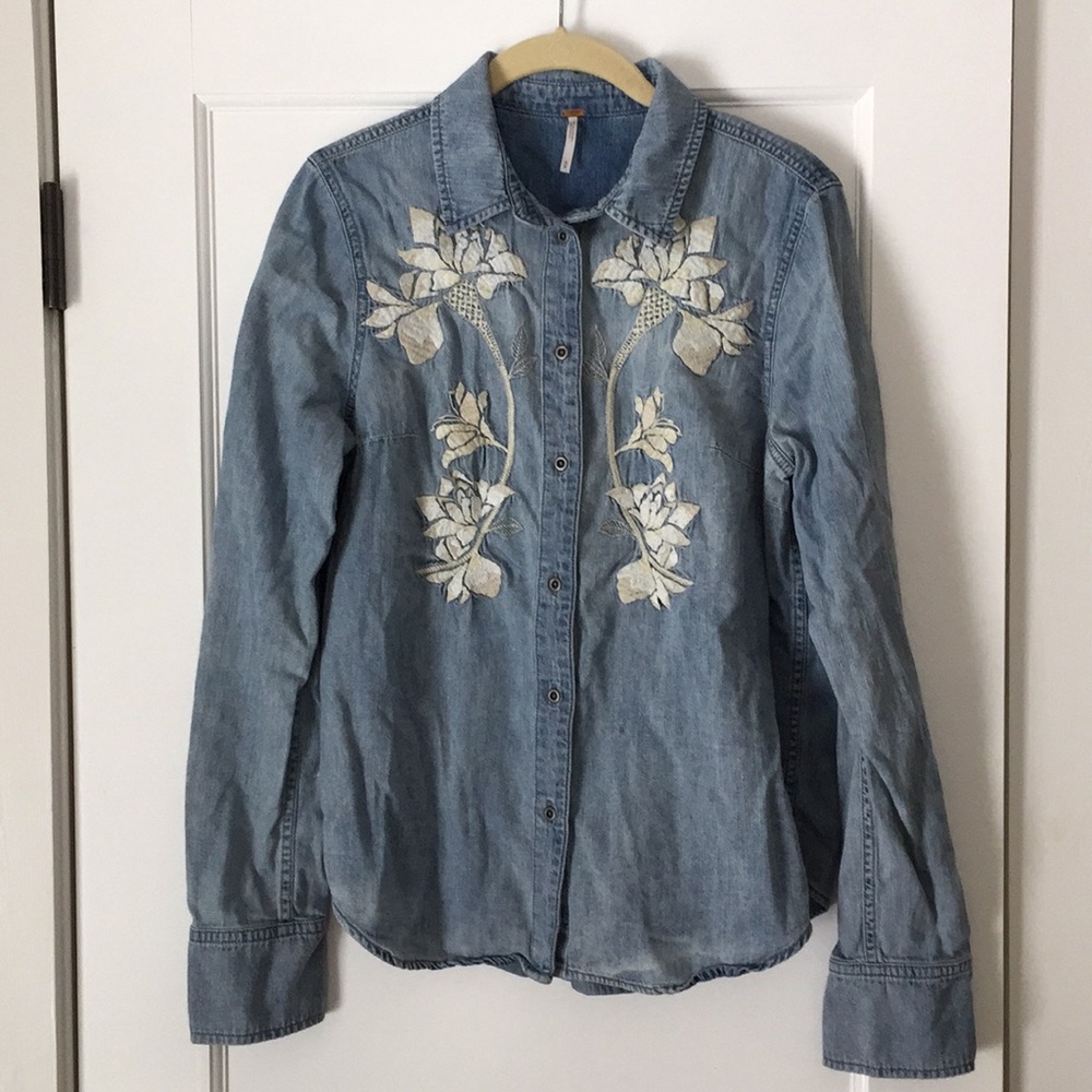 ✨Free People denim shirt